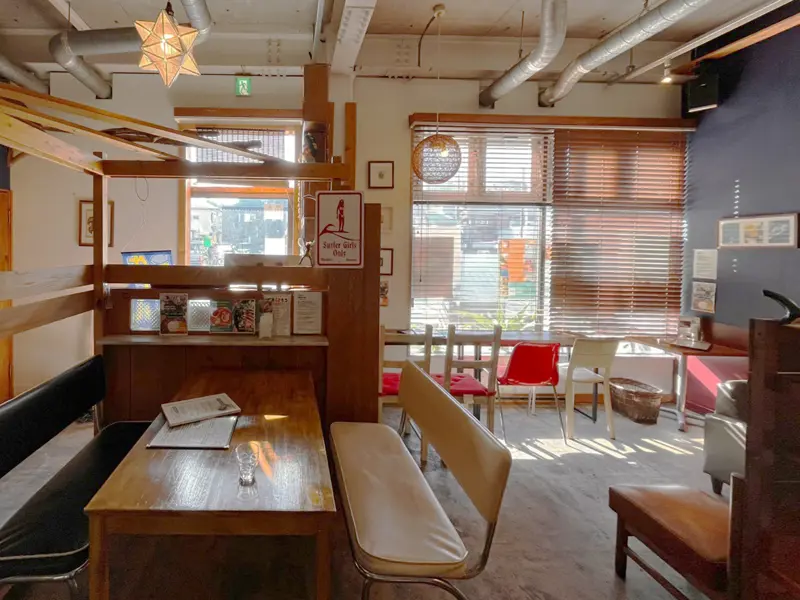 “とろみのあるソース”が人気。ロコモコ専門店, トマトバターカレーが生む、新感覚ロコモコ, 特製ハンバーグと目玉焼きが生む一体感, 手軽に楽しむ、ロコモコ屋さんのホットサンド, 食後は、軽やかなフローズンヨーグルトで