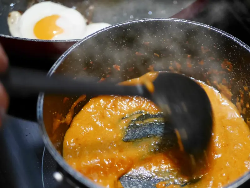 “とろみのあるソース”が人気。ロコモコ専門店, トマトバターカレーが生む、新感覚ロコモコ, 特製ハンバーグと目玉焼きが生む一体感, 手軽に楽しむ、ロコモコ屋さんのホットサンド, 食後は、軽やかなフローズンヨーグルトで