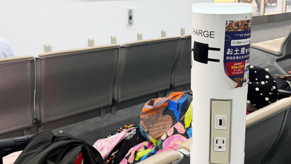 ●また変わるの？　1年で再改定の衝撃, ●モバイルバッテリーは“使えない”前提で準備を, ●ついに個数制限、“無制限時代”は終了か, ●【カメラ勢は要注目】予備電池はカウントされる？, ●スマホは空港で満タンに！が安全, ●重い充電器は逆効果？　最適解は45Wクラス, ●まだType-Aは現役、“1本足りない”が命取りに, ●機内でも意外と減っていくバッテリー, ●モバイルバッテリー頼みからの卒業を
