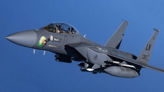 戦略爆撃機級の航続距離を強調したSu-34, 「大陸間戦闘機」評価は誇張の可能性, 西側戦闘機より本当に遠く飛ぶのか, 長距離打撃プラットフォームとして進化する可能性