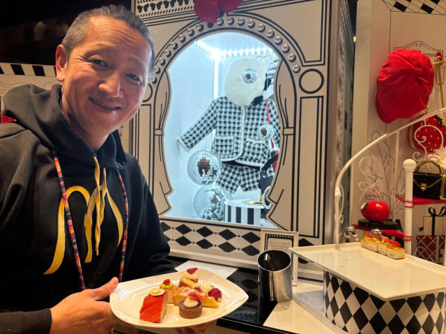 ・ヒルトン東京のスイーツビュッフェとは, ・ホテルのラウンジで待ち合わせたが……, ・どうフォーメーションを組むのか, ・スイーツビュッフェ5回目の私のチョイス, ・サンジュンの2巡目, ・私はスイーツ続行、一方……