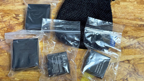 ●また変わるの？　1年で再改定の衝撃, ●モバイルバッテリーは“使えない”前提で準備を, ●ついに個数制限、“無制限時代”は終了か, ●【カメラ勢は要注目】予備電池はカウントされる？, ●スマホは空港で満タンに！が安全, ●重い充電器は逆効果？　最適解は45Wクラス, ●まだType-Aは現役、“1本足りない”が命取りに, ●機内でも意外と減っていくバッテリー, ●モバイルバッテリー頼みからの卒業を