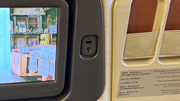 ●また変わるの？　1年で再改定の衝撃, ●モバイルバッテリーは“使えない”前提で準備を, ●ついに個数制限、“無制限時代”は終了か, ●【カメラ勢は要注目】予備電池はカウントされる？, ●スマホは空港で満タンに！が安全, ●重い充電器は逆効果？　最適解は45Wクラス, ●まだType-Aは現役、“1本足りない”が命取りに, ●機内でも意外と減っていくバッテリー, ●モバイルバッテリー頼みからの卒業を