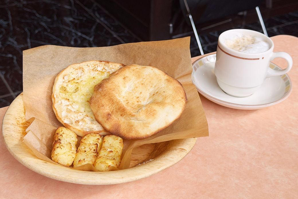 サイゼリヤのモーニング「朝サイゼ」 ドリンクバー付き300円から, 実質無料のフォッカチオとポテト, 朝サイゼのフォッカチオセット300円, サイゼリヤのシグネチャー「ミラノ風ドリア」に軍配, ビーフコンソメスープと相性抜群, 今後の拡大に期待