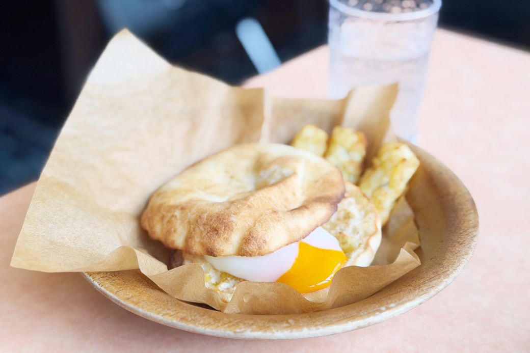 サイゼリヤのモーニング「朝サイゼ」 ドリンクバー付き300円から, 実質無料のフォッカチオとポテト, 朝サイゼのフォッカチオセット300円, サイゼリヤのシグネチャー「ミラノ風ドリア」に軍配, ビーフコンソメスープと相性抜群, 今後の拡大に期待