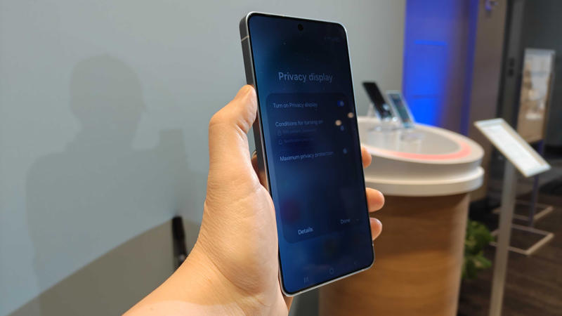 1. It’s a feature users genuinely want, 2. It works using clever pixel-level tech, 3. It doesn't affect screen brightness , 4. Privacy display can save you from notification fails , 5. Privacy display will be the default setting