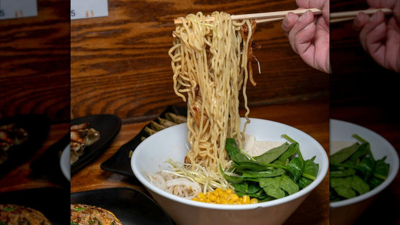 With Love, Always, KoMex Fusion, Yukon Pizza, Bāng Bar by Momofuku, Arts District Kitchen, Gordon Ramsay Fish &amp; Chips, Monta Ramen, Dirt Dog, Coronado Cafe, Ellis Island BBQ, Red Dwarf, BabyStacks Cafe, Haute Doggery, Gritz Cafe, Methodology
