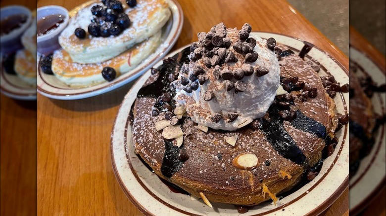 With Love, Always, KoMex Fusion, Yukon Pizza, Bāng Bar by Momofuku, Arts District Kitchen, Gordon Ramsay Fish &amp; Chips, Monta Ramen, Dirt Dog, Coronado Cafe, Ellis Island BBQ, Red Dwarf, BabyStacks Cafe, Haute Doggery, Gritz Cafe, Methodology