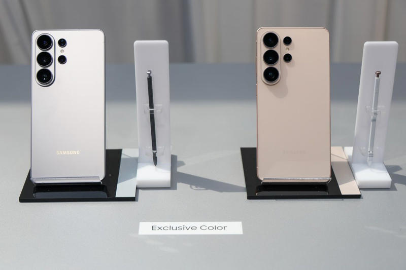 สัมผัสที่ดีกว่าเดิมของ Galaxy S26 Ultra, Privacy Display จอกันเสือกแบบ Hardware-level, “Hey Plex” จาก Perplexity เสริมแกร่ง Galaxy AI, S Pen ที่ไม่มีบลูทูธ, การถ่ายกลางคืนที่เนียนตาขึ้น, ฟีเจอร์อื่นๆ ที่น่าสนใจ, สเปกเครื่อง Galaxy S26 Ultra