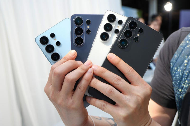 สัมผัสที่ดีกว่าเดิมของ Galaxy S26 Ultra, Privacy Display จอกันเสือกแบบ Hardware-level, “Hey Plex” จาก Perplexity เสริมแกร่ง Galaxy AI, S Pen ที่ไม่มีบลูทูธ, การถ่ายกลางคืนที่เนียนตาขึ้น, ฟีเจอร์อื่นๆ ที่น่าสนใจ, สเปกเครื่อง Galaxy S26 Ultra