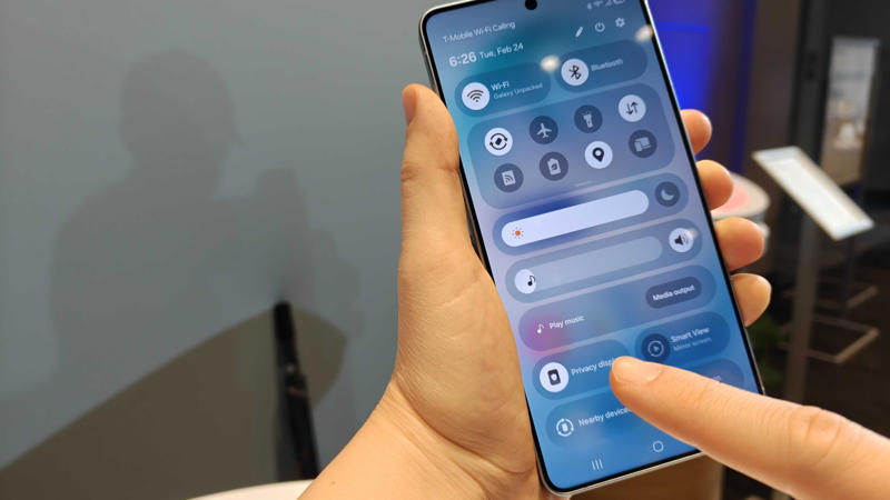 1. It’s a feature users genuinely want, 2. It works using clever pixel-level tech, 3. It doesn't affect screen brightness , 4. Privacy display can save you from notification fails , 5. Privacy display will be the default setting
