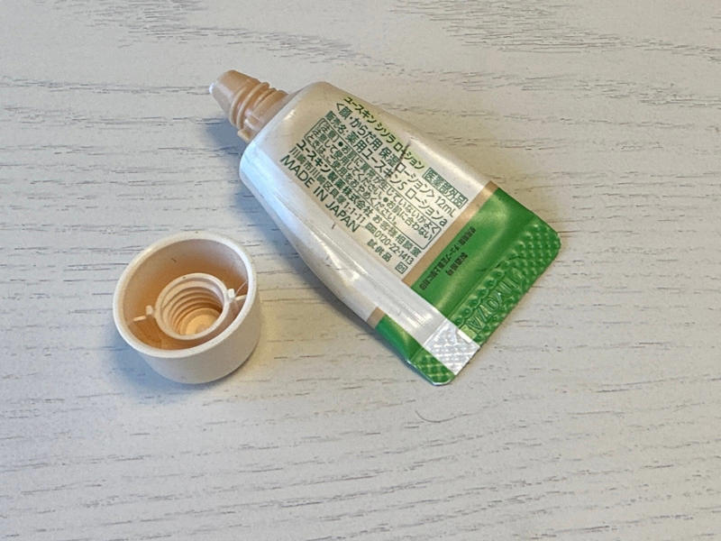 チューブの中、まだ残っていることも, 1.底をカットします, 2.底からキャップを入れます, 3.容器に入れます, まだまだ使えるハンドクリーム, 保管するときの注意点, 使い切ったとあきらめないで