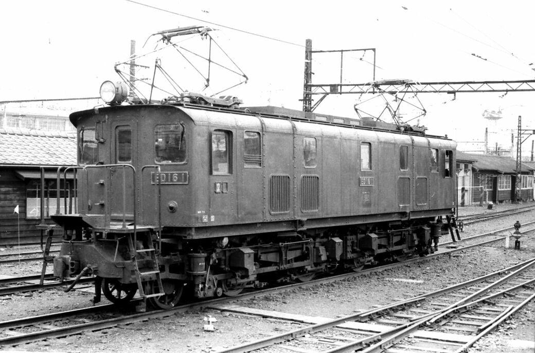 輸入から始まった電気機関車の歴史, EF53形やEF10形「大型機」の活躍, 「ゴーナナ」か「ゴーハチ」か, 「戦時型」EF13形と戦後生まれのEF15形, デッキ付きは「昭和の電気機関車」の顔