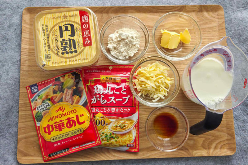 ■シチューをご飯にかける派は約3割に, ■否定派だった筆者がハマったレシピ, ■「ご飯専用クリームシチュー」の材料, ■材料を炒めて15分煮込む, ■「ブールマニエ」を混ぜる, ■このシチュー、ご飯に合いすぎる, 【動画】ご飯に合う「ライス専用クリームシチュー」