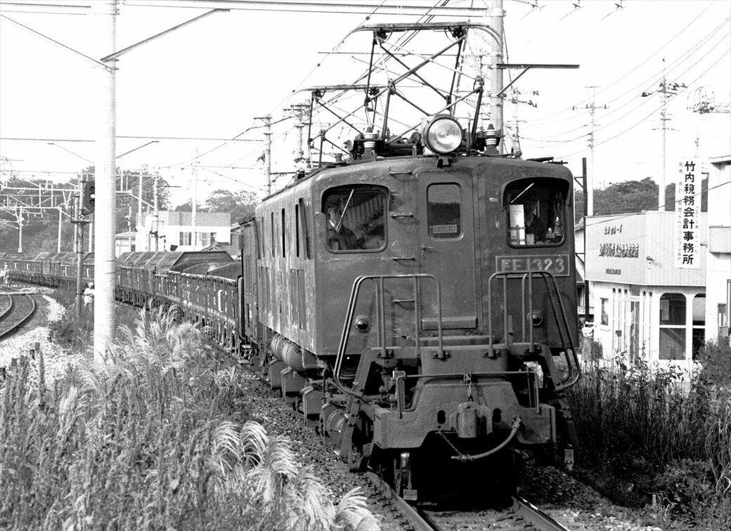 輸入から始まった電気機関車の歴史, EF53形やEF10形「大型機」の活躍, 「ゴーナナ」か「ゴーハチ」か, 「戦時型」EF13形と戦後生まれのEF15形, デッキ付きは「昭和の電気機関車」の顔