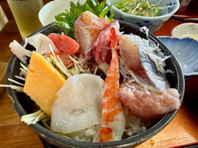 ・佐野厄除け大師から徒歩数分, ・海鮮丼かミニダブルセット, ・えげつないボリュームの海鮮丼, ・今回ご紹介した飲食店の詳細データ