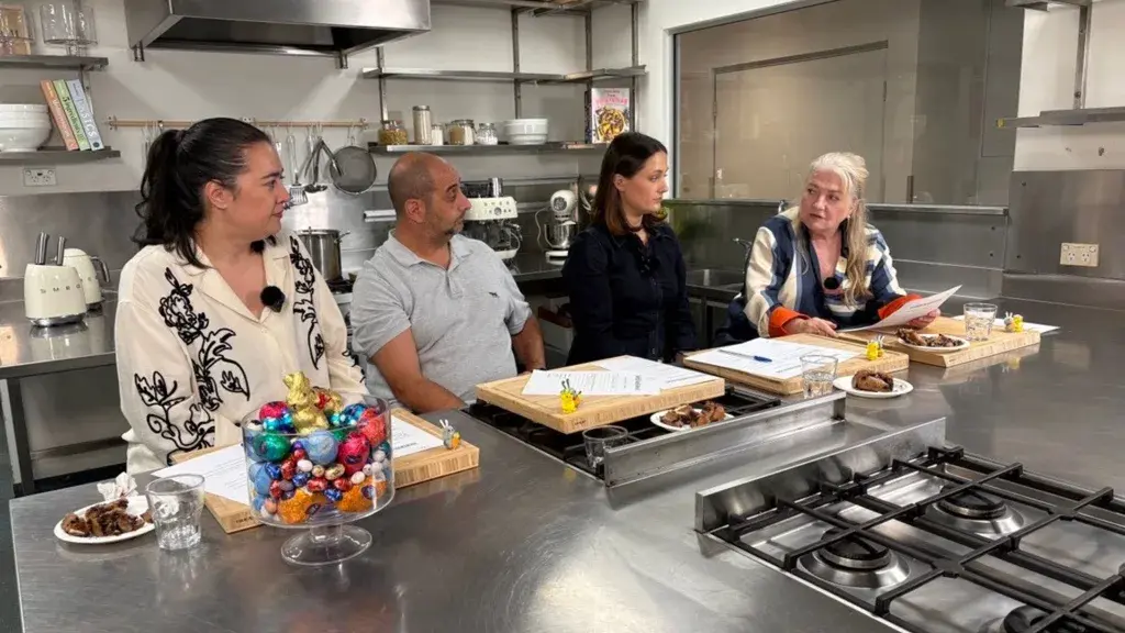The method and the judges, The criteria, The hot cross bun taste test results, More hot cross bun taste tests, Make your own hot cross buns