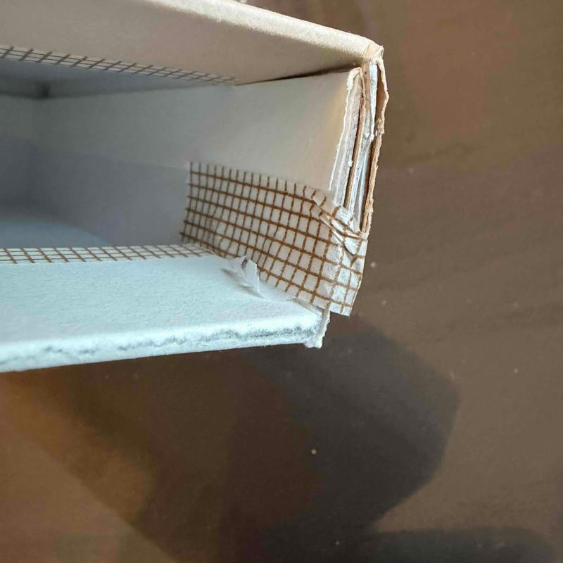 お気に入りの箱、活用できていますか？, お菓子の箱が文房具入れに！, おしゃれな文房具入れになりました, かわいい箱は暮らしに役立つ