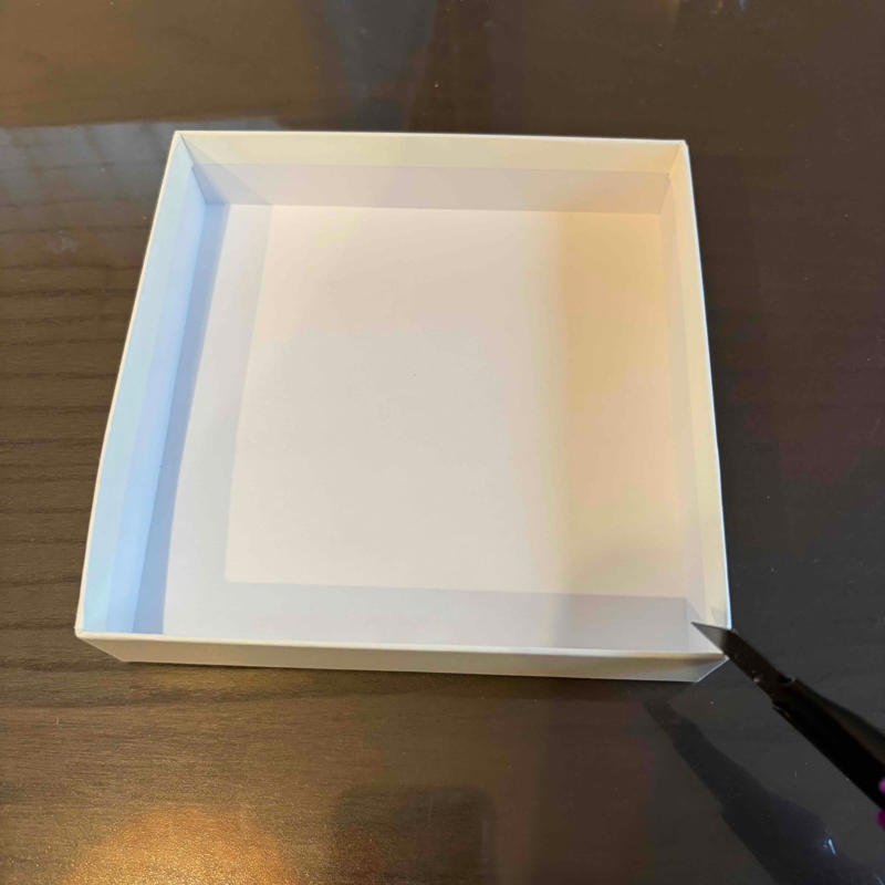 お気に入りの箱、活用できていますか？, お菓子の箱が文房具入れに！, おしゃれな文房具入れになりました, かわいい箱は暮らしに役立つ