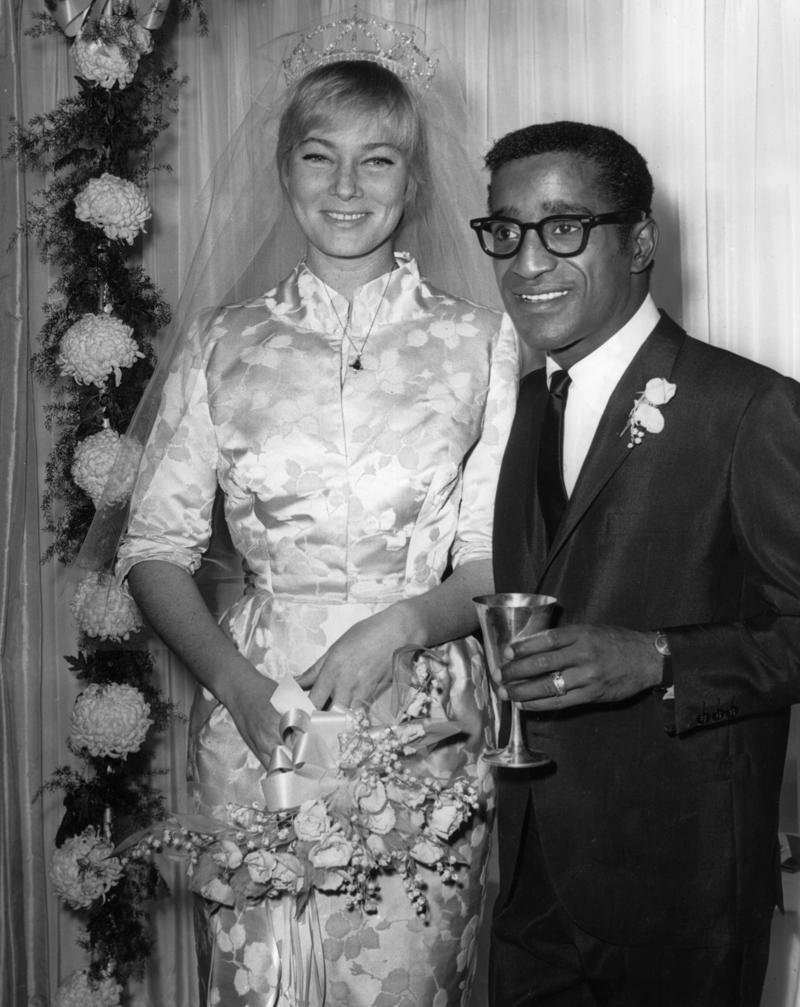 A star on the rise, Here comes the bride, Full house, Entertaining at home, Hollywood star, Host with the most, Rat Pack forever