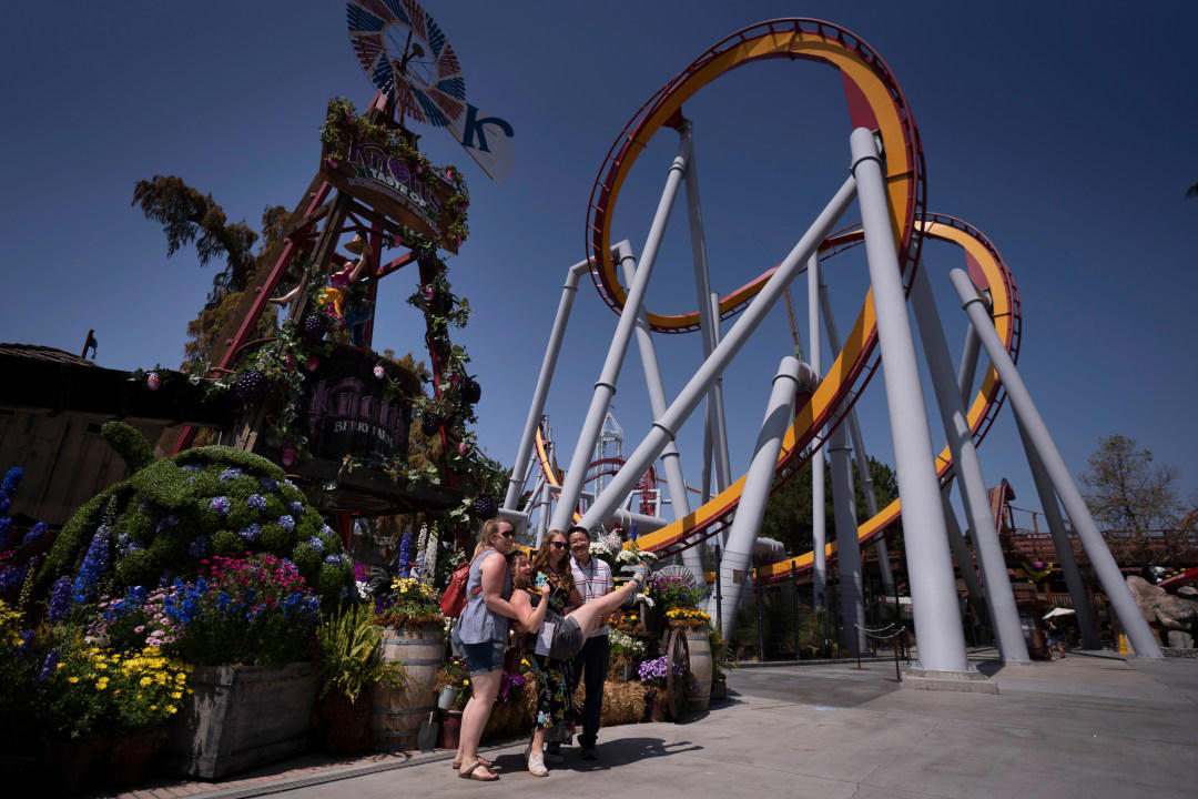 9. Six Flags Discovery Kingdom (Vallejo), 8. California’s Great America (Santa Clara), 7. Santa Cruz Beach Boardwalk (Santa Cruz), 6. Six Flags Magic Mountain (Valencia), 5. SeaWorld San Diego (San Diego), 4. Knott’s Berry Farm (Buena Park), 3. Universal Studios Hollywood (Universal City), 2. Disney California Adventure (Anaheim), 1. Disneyland Park (Anaheim)
