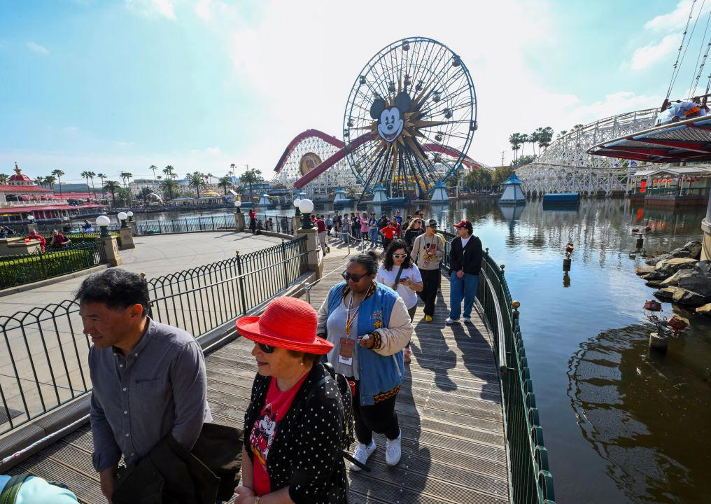9. Six Flags Discovery Kingdom (Vallejo), 8. California’s Great America (Santa Clara), 7. Santa Cruz Beach Boardwalk (Santa Cruz), 6. Six Flags Magic Mountain (Valencia), 5. SeaWorld San Diego (San Diego), 4. Knott’s Berry Farm (Buena Park), 3. Universal Studios Hollywood (Universal City), 2. Disney California Adventure (Anaheim), 1. Disneyland Park (Anaheim)