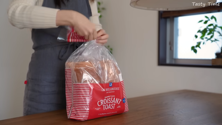 ・ドバイ ピスタチオ チョコ, ・正官庄 ザクロ・紅参, ・LA BOULANGERIE クロワッサントースト, ・PAYSAN BRETON ゲランド塩のバター, ・活〆黒瀬ぶりさく, ・アテナ ギリシャヨーグルト, ・フラワートルティーヤ, ・Arla ハバティ チーズスライス, ・SENOBL クリームブリュレ, ・Vita+ レッドグレープフルーツ, ・韓国産スイートキウイ, ・AWATAMA オニオンスープ