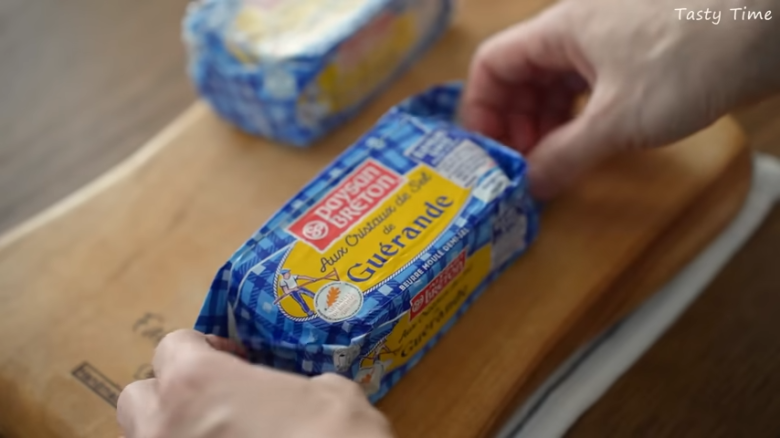 ・ドバイ ピスタチオ チョコ, ・正官庄 ザクロ・紅参, ・LA BOULANGERIE クロワッサントースト, ・PAYSAN BRETON ゲランド塩のバター, ・活〆黒瀬ぶりさく, ・アテナ ギリシャヨーグルト, ・フラワートルティーヤ, ・Arla ハバティ チーズスライス, ・SENOBL クリームブリュレ, ・Vita+ レッドグレープフルーツ, ・韓国産スイートキウイ, ・AWATAMA オニオンスープ