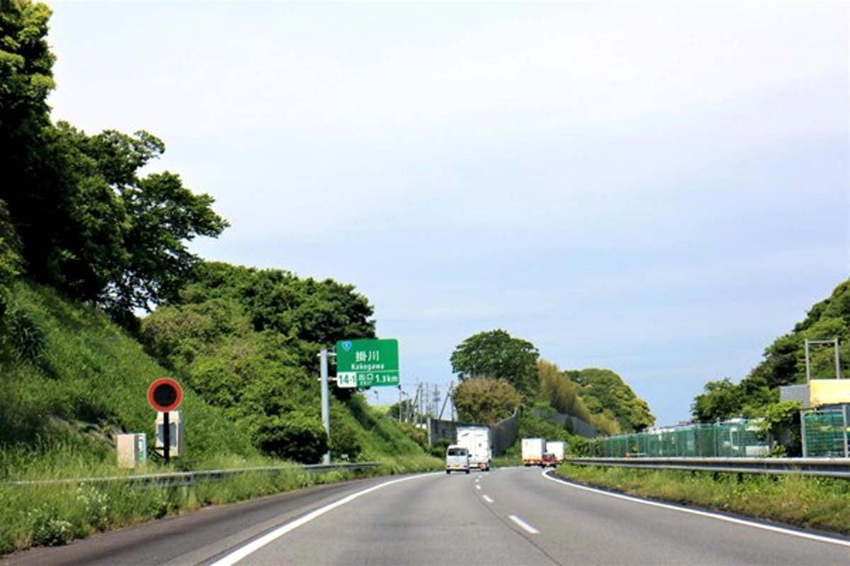 高速道路の非常電話が残る理由, 縮小の合理性と維持の必要性, 1kmごとである理由, 技術進化と物理拠点の価値
