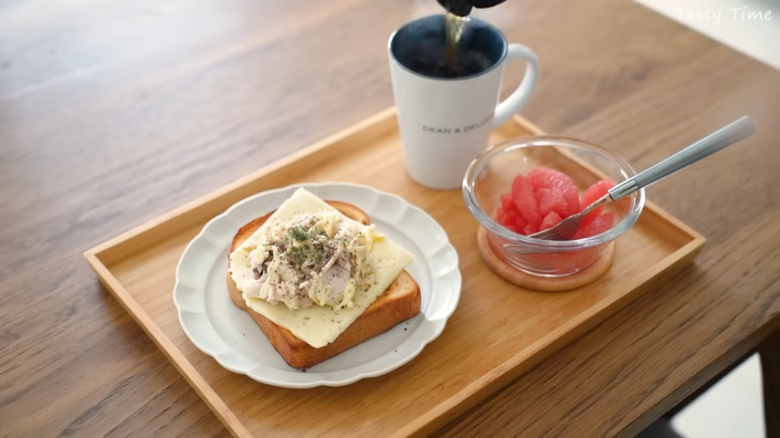 ・ドバイ ピスタチオ チョコ, ・正官庄 ザクロ・紅参, ・LA BOULANGERIE クロワッサントースト, ・PAYSAN BRETON ゲランド塩のバター, ・活〆黒瀬ぶりさく, ・アテナ ギリシャヨーグルト, ・フラワートルティーヤ, ・Arla ハバティ チーズスライス, ・SENOBL クリームブリュレ, ・Vita+ レッドグレープフルーツ, ・韓国産スイートキウイ, ・AWATAMA オニオンスープ