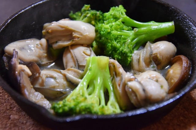 ・缶詰を湯煎するやり方, ・缶詰を湯煎する際の注意点は？, ・湯煎がおすすめの缶詰は？, ・缶詰ごと電子レンジで温めるやり方, ・直火で加熱するやり方, ・牡蠣のアヒージョ, ・さばのアヒージョ