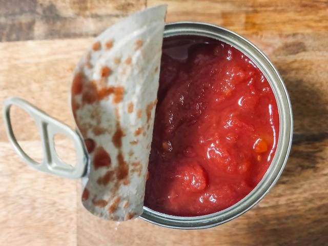 ・缶詰を湯煎するやり方, ・缶詰を湯煎する際の注意点は？, ・湯煎がおすすめの缶詰は？, ・缶詰ごと電子レンジで温めるやり方, ・直火で加熱するやり方, ・牡蠣のアヒージョ, ・さばのアヒージョ