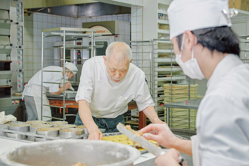 僕らの表現方法は、つくる菓子がすべて, 57年前に渡ったパリで学んだこと, いま目の前にあることに集中する, 甘さは控えるものではなく、秘めるもの