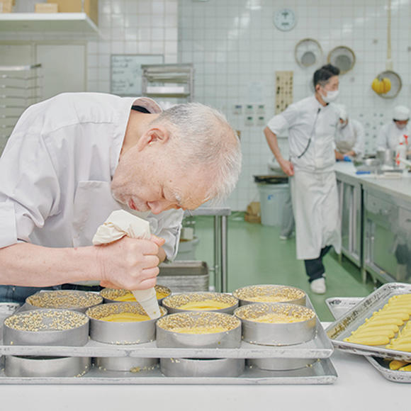 僕らの表現方法は、つくる菓子がすべて, 57年前に渡ったパリで学んだこと, いま目の前にあることに集中する, 甘さは控えるものではなく、秘めるもの