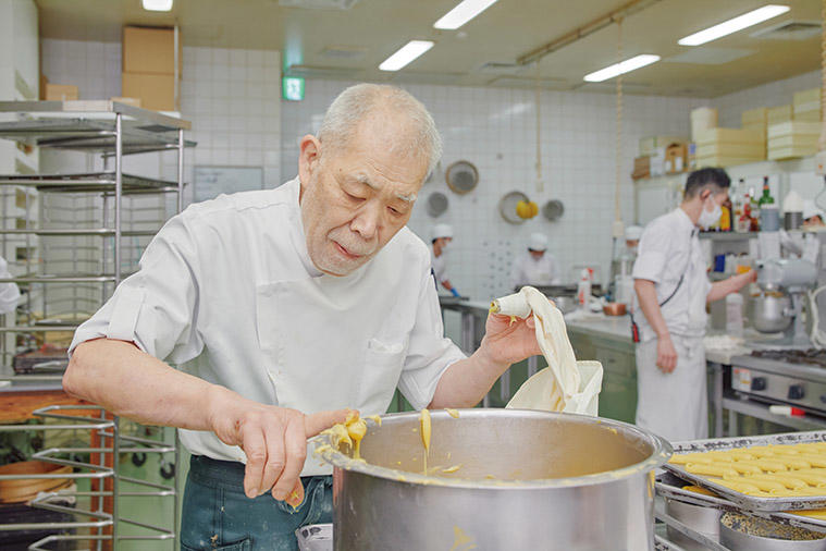 僕らの表現方法は、つくる菓子がすべて, 57年前に渡ったパリで学んだこと, いま目の前にあることに集中する, 甘さは控えるものではなく、秘めるもの