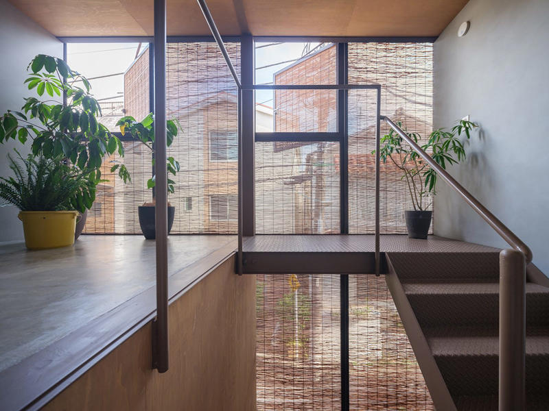 設計哲学インタビュー／循環の“かなめ”となる建築、自然とつながる“Delightfulな建築を目指して, 建築事例7選／これまでに手掛けた、あるいは計画中のプロジェクトを紹介, ■ 住宅「上野の立体長屋」, ■ オフィスビル「GOOD CYCLE BUILDING 001」, ■ 住宅「一宮のノコギリ屋根」, ■ 住宅「16の窓とペチカの家」, ■ インスタレーション「循環のかなめ──自然とつながる建築」, ■ サウナ小屋「築土庵」, Q&amp;A／設計者であり、研究者。建築家としての「個性」にどう辿り着いたのか？, 建築家を志した理由やきっかけは？ , 影響や感銘を受けた建築家、建築は？, 建築業界に言いたいことはありますか？, いつか叶えたい夢があれば教えてください