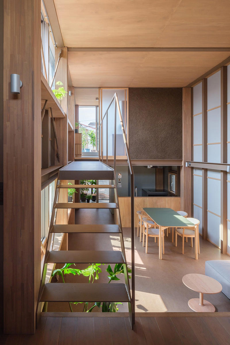 設計哲学インタビュー／循環の“かなめ”となる建築、自然とつながる“Delightfulな建築を目指して, 建築事例7選／これまでに手掛けた、あるいは計画中のプロジェクトを紹介, ■ 住宅「上野の立体長屋」, ■ オフィスビル「GOOD CYCLE BUILDING 001」, ■ 住宅「一宮のノコギリ屋根」, ■ 住宅「16の窓とペチカの家」, ■ インスタレーション「循環のかなめ──自然とつながる建築」, ■ サウナ小屋「築土庵」, Q&amp;A／設計者であり、研究者。建築家としての「個性」にどう辿り着いたのか？, 建築家を志した理由やきっかけは？ , 影響や感銘を受けた建築家、建築は？, 建築業界に言いたいことはありますか？, いつか叶えたい夢があれば教えてください