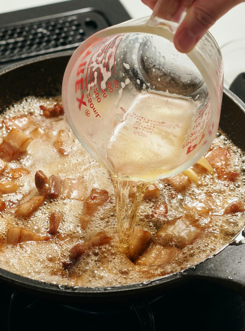 中国の食卓に並ぶ、ありふれた「家ごはん」を, 家庭の数だけ味がある, 「豚バラ照り焼き〜家常紅焼肉」, 箸が止まらない…罪なほどご飯に合う！