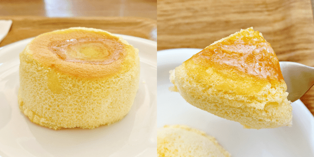 モスバーガー＆カフェでは、濃厚な味わいの「ふんわりスフレパンケーキ」を販売中です。, ふわふわ食感のスフレパンケーキ。, 甘じょっぱさがたまらないです！, ふわふわで厚みのある生地は、ややしっとりとしています。, ドリンクと一緒に味わうのがおすすめ！, パンケーキといえば、むさしの森珈琲の「特製ふわっとろパンケーキ」もおすすめです。