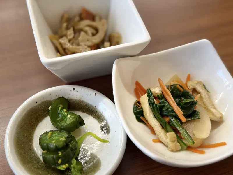 ニ色丼（生しらす・釜揚げしらす）1,320円, 愛されて10年「しらすと地魚料理 夕凪」, 美しく光輝く「湘南しらす」, できる限り新鮮なシラスを届けたい