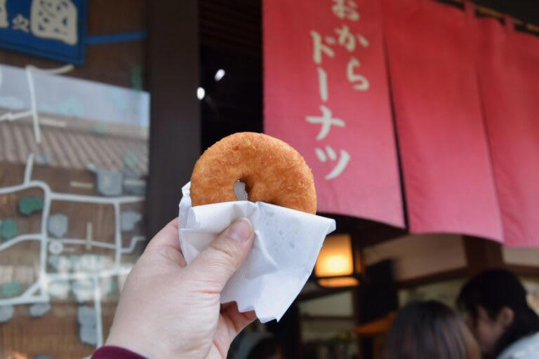 エース大松「やきとり」200円, 近江屋長兵衛商店「おからドーナツ」90円, 大手前「コロッケ」130円, 河村屋川越店「きゅうりの一本漬け うめ」250円, SNOOPY Village 川越店「スヌーピーやき」350円, 川越チーズケーキ「川越チーズケーキ」＆「川越バスクチーズケーキ」各500円, 川越はワンコインでも大満足！