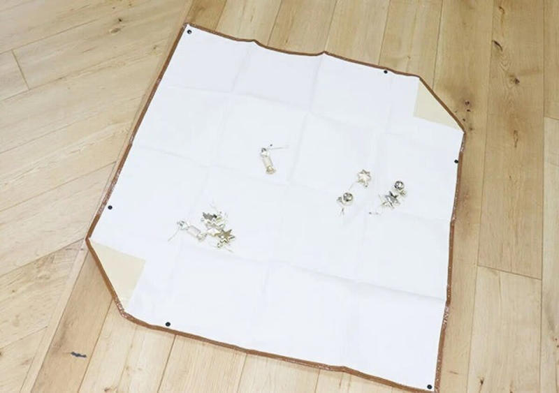 ズボラさん必見！広げて遊んで、一瞬で片付く魔法の袋, 出しっぱなしのおもちゃや小物を片付けるのが億劫に感じることがありますよね。, スナップボタンを留めるとバッグ型になるのが嬉しいポイント。, 出しっぱなしでもお洒落見え！自然派素材の収納ケース, ナチュラルな質感がまるでお洒落なセレクトショップのアイテムのよう。, 帰宅後の家事が劇的にラクになる！洗える収納バッグ, 旅行から帰ったあとの洗濯が面倒な方におすすめ。