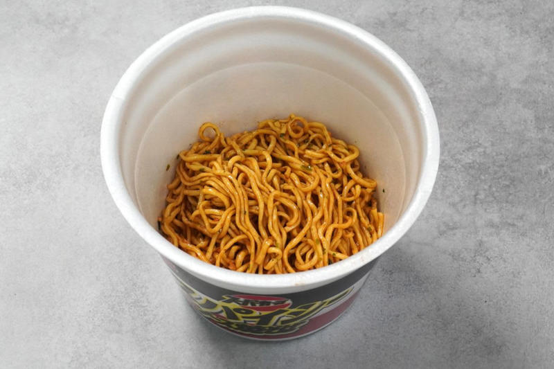 梅の酸味ともちもち麺の相性が良すぎて浮遊感さえ感じる「日清焼そばU.F.O. ぶっ濃い男梅焼そば」, 辛みとしょっぱみ強めなスパイスをコシのある麺が受け止め一体感ある味わい！「スーパーカップ スパイシーソース焼そば」, ピザの味がホンモノすぎて脳が勘違いする!?「明星 ピザハット監修 ピザハット・マルゲリータ味焼そば」, 今回のイチオシは……