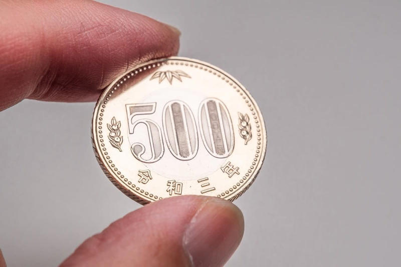 70歳代・二人以上世帯の貯蓄はいくら？平均と中央値で見るリアルな実情, 厚生年金の平均受給額は月々いくら？男女差もあわせて解説, 厚生年金の平均受給額（月額）, 受給額の分布状況：月額階級別の受給権者数, 国民年金（老齢基礎年金）の平均受給額と実態, 国民年金の平均受給額（月額）, 受給額の分布状況：月額階級別の受給権者数, 65歳以上の無職夫婦世帯の家計収支モデル, 収入の内訳（平均25万2818円）, 支出の内訳（平均28万6877円）, 平均寿命と平均余命から老後のライフプランを考える