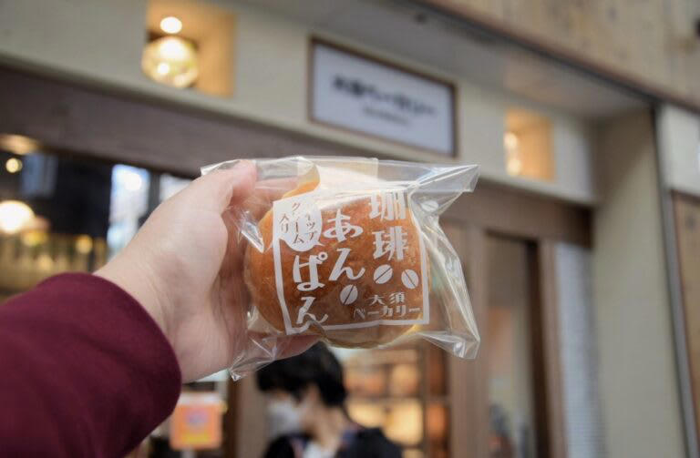 水色亭「トリプルチーズメンチカツ」400円, 水色亭「ソフトクリーム 抹茶」400円, 古都芋本舖「炙りみたらし」350円, 食べ歩きの合間にふらっと立ち寄った｢八坂庚申堂｣, 食べ歩きは｢銀閣寺｣を眺めながら, 番外編：大人も子どもも大興奮！｢ニンテンドーミュージアム｣, 安くて旨い！大須商店街の底力, 大須ベーカリー「珈琲あんぱん」230円, 李さんの台湾名物屋台「台湾唐揚げ」750円, お腹も心も満たされる、我が家の「食い倒れ」備忘録