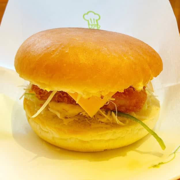 マクドナルドでは、食べ応えばつぐんの「新作バーガー」を期間限定で販売中です。, 「もう春だ！」と、発売前からSNSでも話題。, てりやきとタルタルの風味が絶妙にマッチ。, 具材それぞれの食べ応えがすごい！, てりやきとタルタルが相性ばつぐん！また食べたくなりました。, コメダ珈琲店の「フィッシュフライバーガー」もボリューム満点でおすすめです。, タルタルソースとキャベツがたまりません。