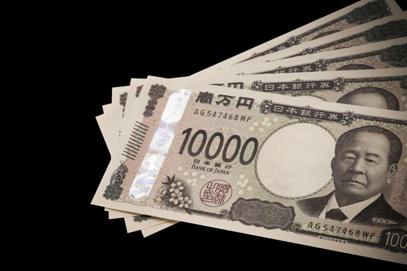 【住民税非課税世帯】対象となる8つの優遇措置を解説, 国民健康保険料（応益割）の減額措置, 介護保険料の負担軽減, 国民年金保険料の免除や納付猶予制度, 高額療養費制度における自己負担上限額の引き下げ, NHK受信料の免除, 0歳から2歳までの保育料無償化, 大学などの高等教育における修学支援新制度, 各自治体が提供する独自の支援策, 住民税非課税世帯の定義とは？基本的な仕組みから解説, 住民税を構成する「均等割」と「所得割」, 住民税が非課税となる3つの主な条件, 【神戸市の例】住民税が非課税になる所得基準の計算方法, 【神戸市の例】給与・年金収入別に見る住民税非課税の年収ライン