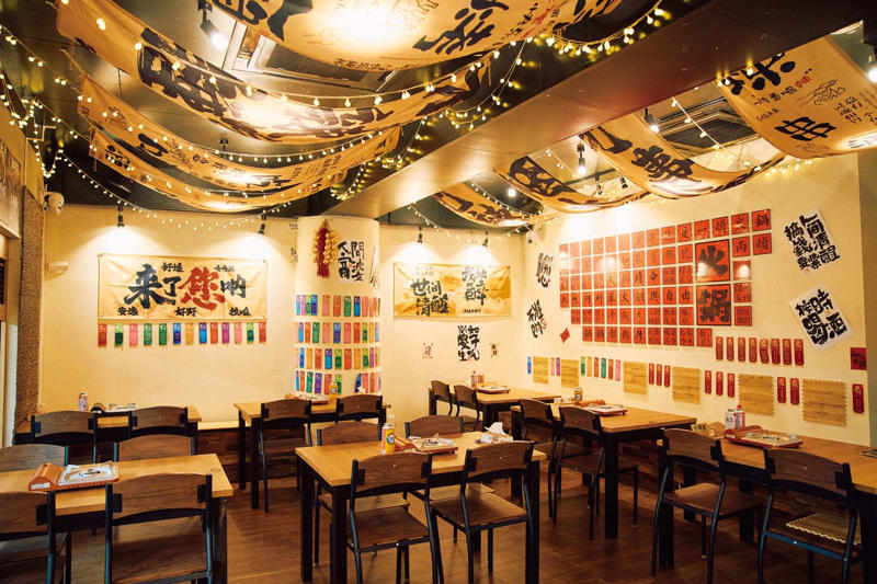 初めてでも懐かしい、昭和の味わい『にれの木 本門寺通り店』【池上】, 『にれの木 本門寺通り店』店舗詳細, 目にも鮮やかな伊×和のオリジナル鍋『焼とり・鍋 炭トマ』【蒲田】, 『焼とり・鍋 炭トマ』店舗詳細, スパイシーな香りに食欲が加速する『マーラータン 青山小火鍋 東京大森店』【大森】, 『マーラータン 青山小火鍋 東京大森店』店舗詳細, 丁寧にとられた出汁の仕事に感嘆『うどん屋こはく 大森店』【大森】, 『うどん屋こはく 大森店』店舗詳細