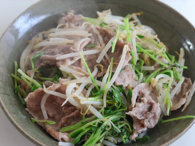 豚肉ともやしのレンジ蒸しを作るのにかかる時間, 豚肉ともやしのレンジ蒸しのカロリー, 豚肉ともやしのレンジ蒸しのレシピ, 豚肉ともやしのレンジ蒸しの材料（2人分）, 豚肉ともやしのレンジ蒸しの作り方