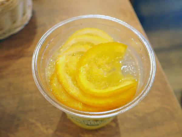 生アボカドへのこだわりを、食べ比べで実感, 半分使いの贅沢感！新作と定番、それぞれの魅力, 通の楽しみ方！「追いスパイス」で味変, 昨年完売のレモネードが今年も復活